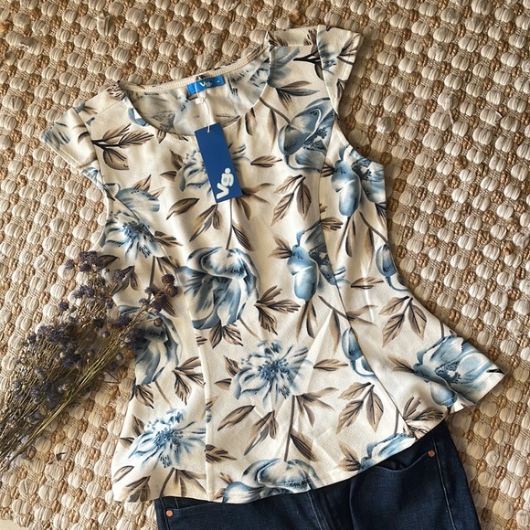 FLAT Rs. 500/- Peplum floral top